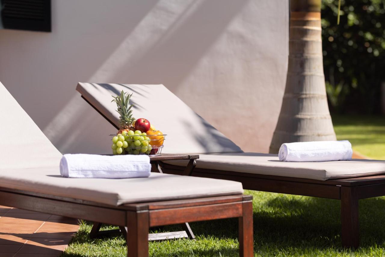 Home2Book Design Asian Sabina, Heated Pool & View サウサル エクステリア 写真